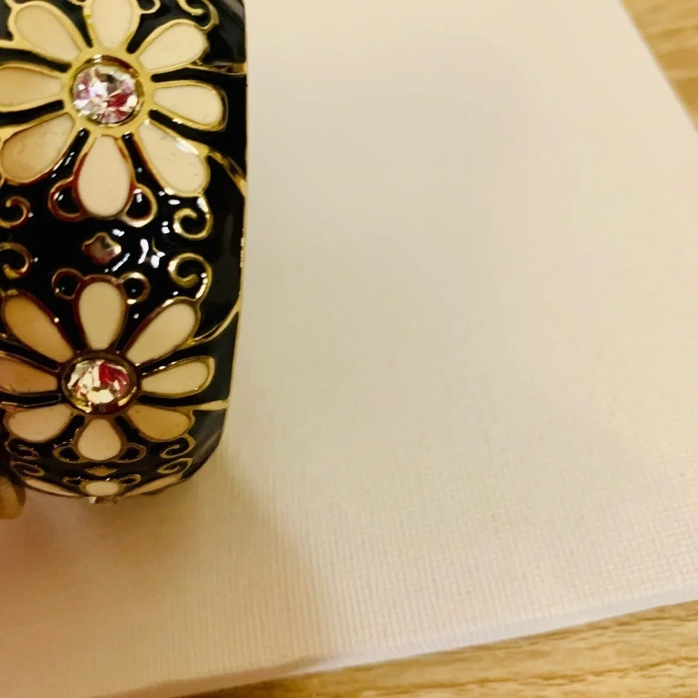White and Black Floral Acrylic Bangle With Silver Tone